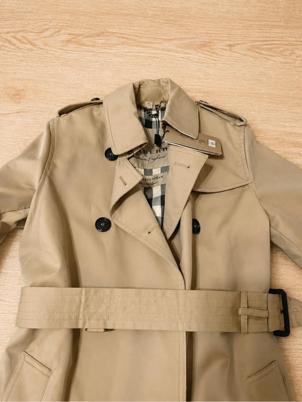 Burberry Classic Double-Breasted Trench Coat - Khaki - Picture 5 of 11